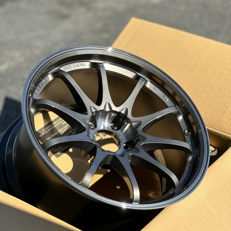 Volk Racing CE28SL 18×9.5 +22 5×114.3 Pressed Graphite (SET)