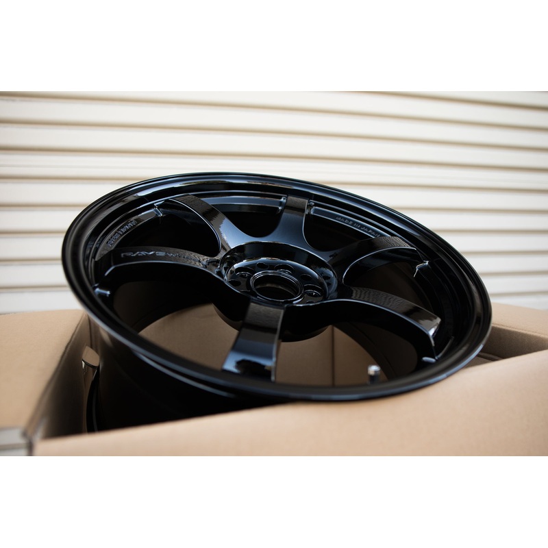 Gram Lights 57DR 18×9.5 +38 5×100 Glossy Black (SET)