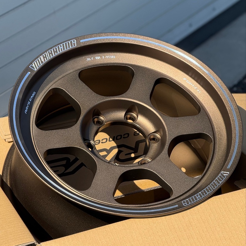 Volk Racing TE37XT 17×8 +20 6×139.7 Bronze (SET)